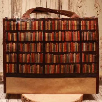 Detailaufnahme des stabilen Reißverschlusses der abwaschbaren Tasche im Bibliotheks-Look.