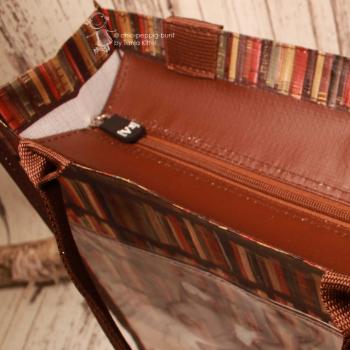 Innenansicht der Shoppertasche mit Blick auf das geräumige Fach und das Polyester-Gewebe.