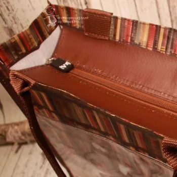 Innenansicht der Shoppertasche mit Blick auf das geräumige Fach und das Polyester-Gewebe.