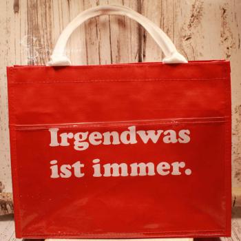 Detailaufnahme des Reißverschlusses und der wasserabweisenden Kunststoff-Oberfläche.