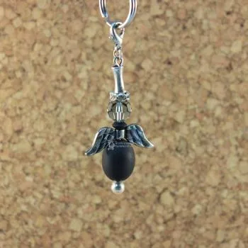 großer Charmsanhänger als Schutzengel