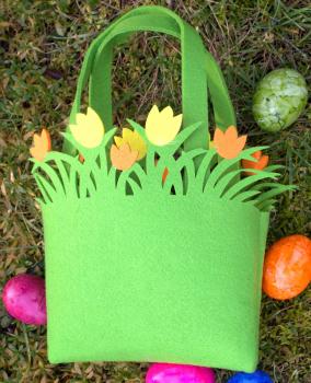 Geschenktasche aus Filz mit gelben oder rosa Tulpen