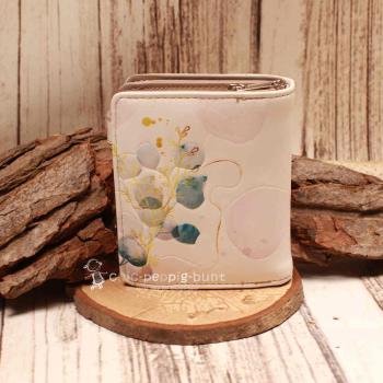 Seitenansicht des flachen Portemonnaies mit Reißverschluss für Münzfach und Kassenzettel.