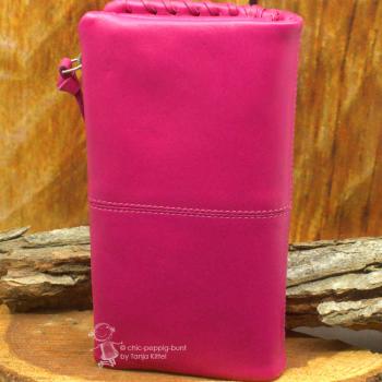 grosser pinker Geldbeutel