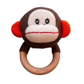 Handgestrickter Greifling Affe in Braun von HickUps mit Naturholzring, nachhaltiges Babyspielzeug für Jungen und Mädchen.