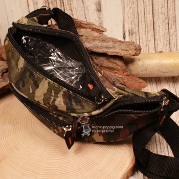 Geöffnetes Hauptfach der Kinder Gürteltasche zur Veranschaulichung der praktischen Fächer-Einteilung.