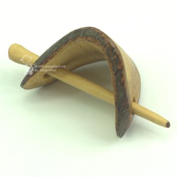 Duttspange aus Holz gefertigt