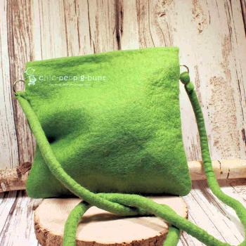 Umhängetasche filz grün mit gelber Calla Blüten