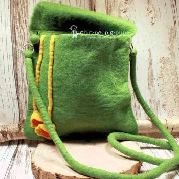 Umhängetasche filz grün mit gelber Calla Blüten - handtasche filz blatt gross gruen blueten 1fach