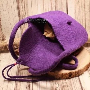 Umhängetasche filz lila mit Perle als Verschluss - handtasche filz knopf perle gross lila