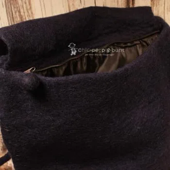 Umhängetasche filz dunkelblau gross Calla Blüte weiss - handtasche filz knopf perle gross reissverschluss kala bluete blau