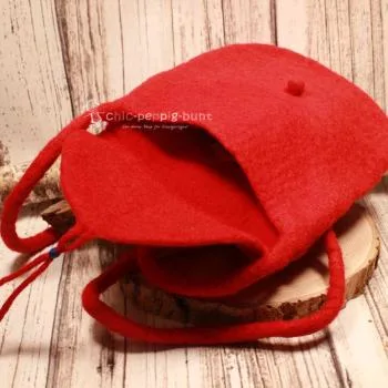 Umhängetasche filz rot mit Perle als Verschluss - handtasche filz knopf perle gross rot