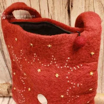 Umhängetasche filz rot Perlen bestickt - handtasche filz rot sterne perlen