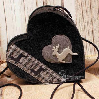 Rückseite der Weidräwöl Filztasche mit weißem Hirsch auf hellgrauem Herz