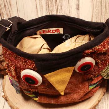 Handtasche in Eulenform braun Schnabel gelb