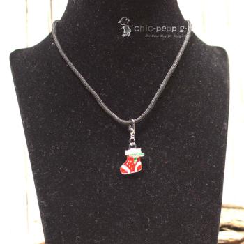 Halskette mit roter Nikolaus Socke als Charmsanhänger