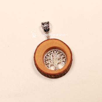 Baumscheibe aus Vogelbeeren Holz als Kettenanhänger