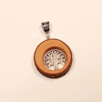 Baumscheibe aus Vogelbeeren Holz als Kettenanhänger