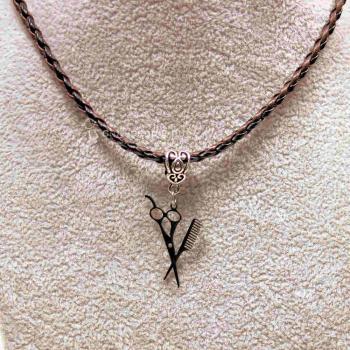 Kettenanhänger Kamm & Schere versilbert