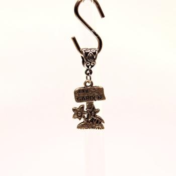 Kettenanhänger „My Garden“ – Silberfarbener Blumen-Schmuckanhänger