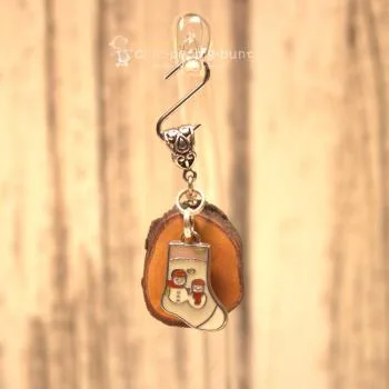 Kettenanhänger Weihnachten Holzscheibe mit Nikolausstrumpf - kettenanhaenger modeschmuck weihnachten holz scheibe socke