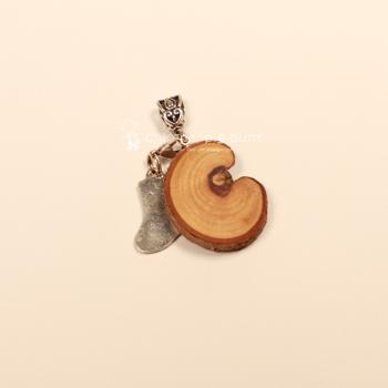 Kettenanhänger WeihnachtenNikolausstrumpf auf Holzscheibe