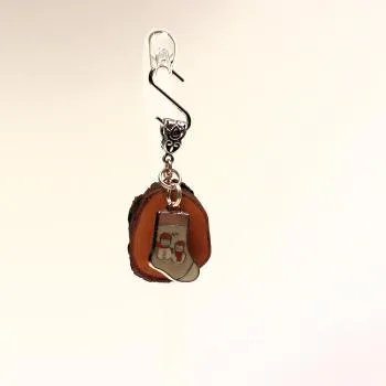 Kettenanhänger Weihnachten Holzscheibe mit Nikolausstrumpf - kettenanhaenger modeschmuck weihnachten holz scheibe socke