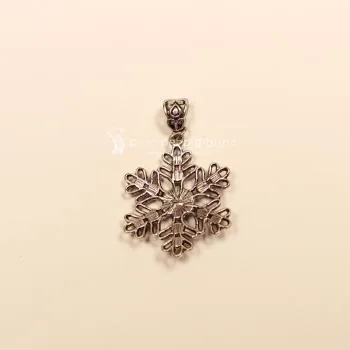 Kettenanhänger Schneeflocke Steine blau versilbert - kettenanhaenger modeschmuck weihnachten schneeflocke blau glitzer strass steine