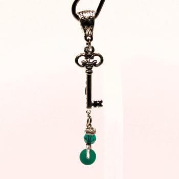 Kettenanhänger „Grüner Schutzengel“ – Edler Vintage-Schlüssel mit Charm
