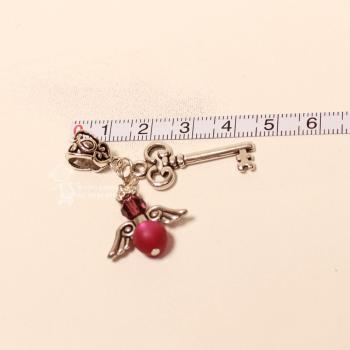 Exklusiver Kettenanhänger „Lila Schutzengel“ – Edler Schlüssel-Schmuck