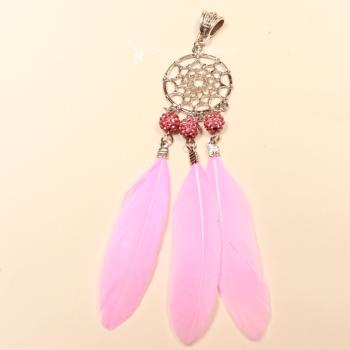 Versilberter Kettenanhänger Traumfänger mit drei rosa Federn und einer funkelnden rosa Strass-Kugel.