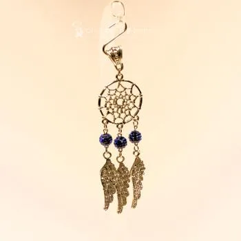 Kettenanhänger Traumfänger rund Feder Metall versilbert Strass Perle blau - kettenanhaenger traumfaenger metall versilbert strass perlen fluegel blau
