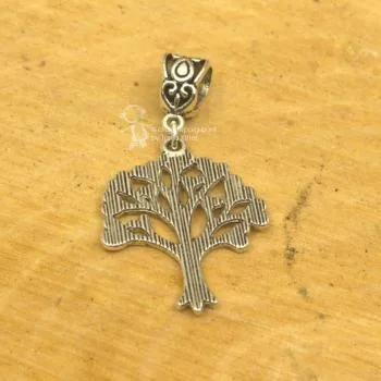 kleiner Baum als Kettenanhänger
