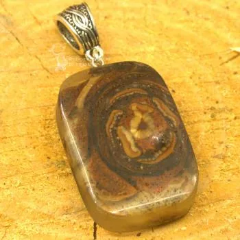 Kettenanhänger aus Epoxidharz