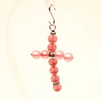 Kreuz Kettenanhänger Rosa – Perlmutt Polaris Unikat - kettenanhänger gross kreuz perlen handmade metall versilbert polaris rosa glänzend