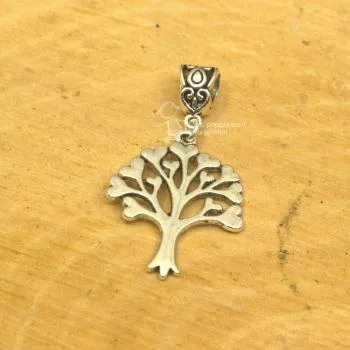 Kettenanhänger Baum mit Herzen