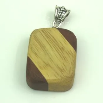 Pferdekopf in verleimtem Holz als Kettenanhänger