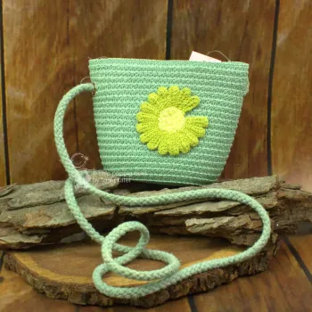 Kinderhandtasche mit kleiner Blume als Motive