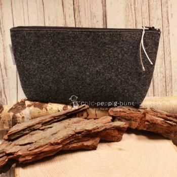 Stabiler Reißverschluss der weidräwöl Utensilientasche mit Fokus auf die präzise Handnaht.