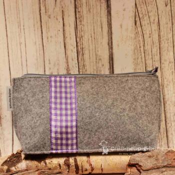 Filz-Kosmetiktasche 24x12 cm von weidräwöl auf einem hellen Hintergrund.