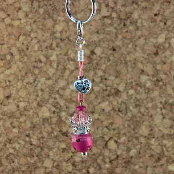 Pinke Krone als Kettenanhänger