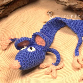 Lesezeichen Leseratte Fips blau gehäkelt - lesezeichen gehäkelt maus fips blau handmade