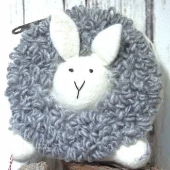 Geldbeutel kleiner Hase grau