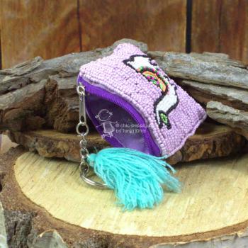 lila farbiges Schlüsselmäppchen mit glitzer Perlen bestickt