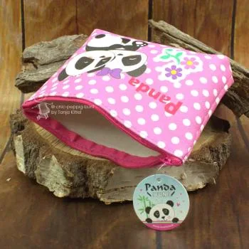 pink farbiges Mäppchen mit kleinem Panda Motiv