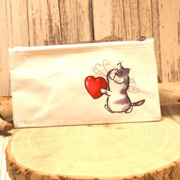 Unisex Faulenzer Etui in Weiß mit Katze und Herz-Spruch. Robustes Polyester.
