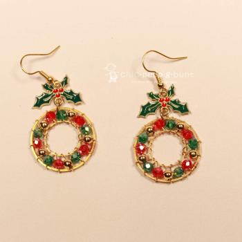 Ohrringe Weihnachten Kranz aus Perlen aufgefädelt, vergoldet, vergoldeter Modeschmuck, handmade chic-peppig-bunt