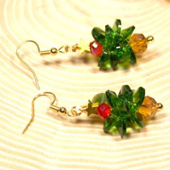 Ohrringe Weihnachten Tannenzapfen aus Perlen