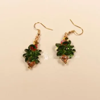 Ohrringe Weihnachten Tannenzapfen grüne Perlen vergoldet, Modeschmuck mit Fischhaken, handmade chic-peppig-bunt