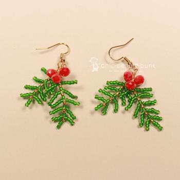 Ohrringe Weihnachten Mini-Perlen aufgefädelt als Zweig, vergoldeter Modeschmuck, handmade chic-peppig-bunt